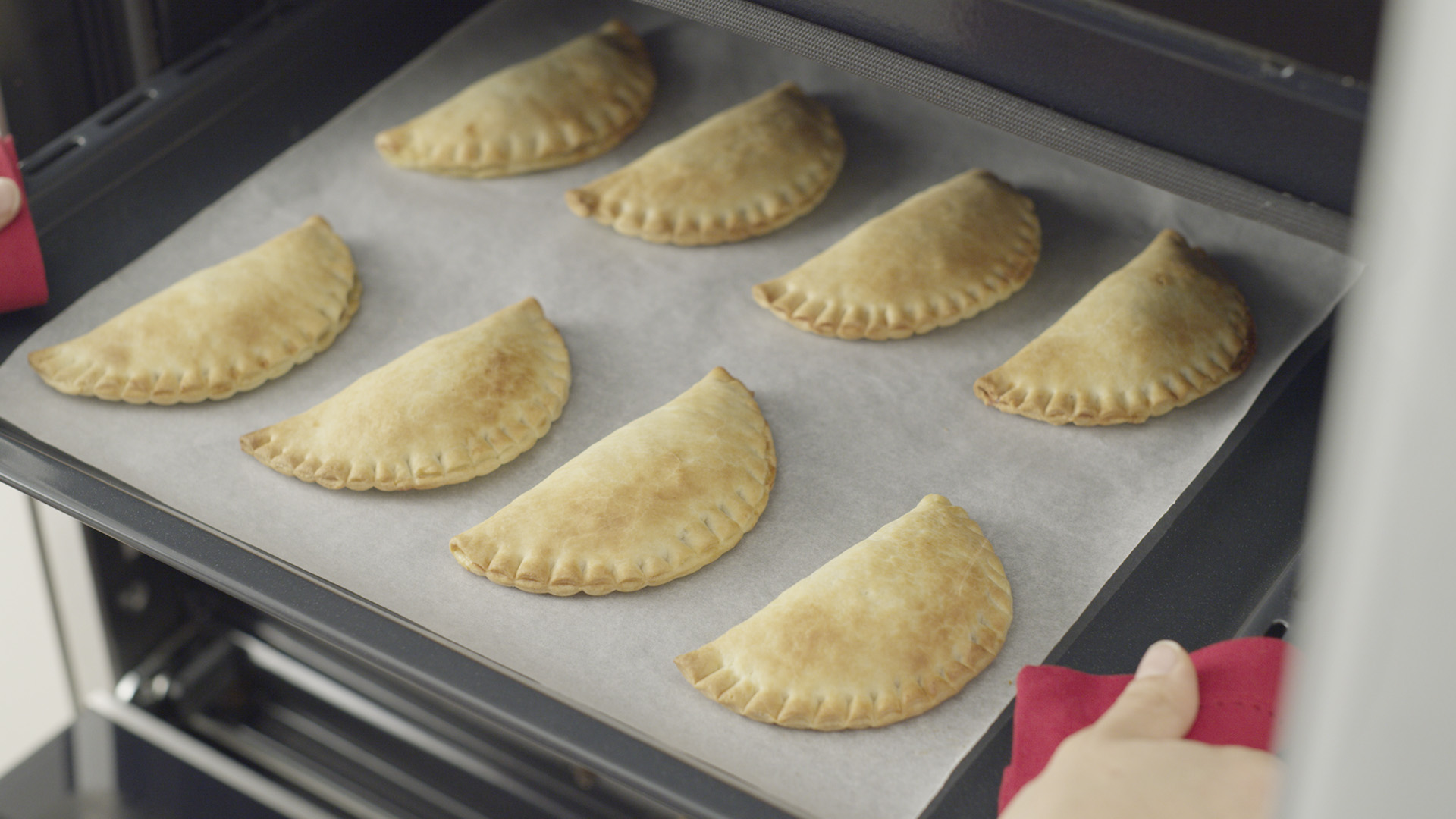 Empanadillas en papel de horno