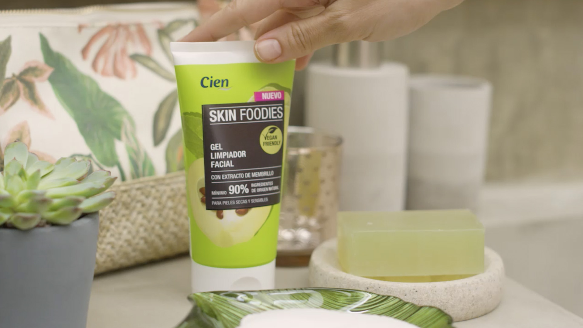 Imagen del gel limpiador facial de skin foodies.